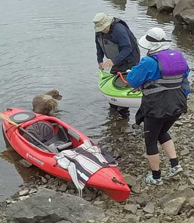 Gary and Gwen Launching their kayaks