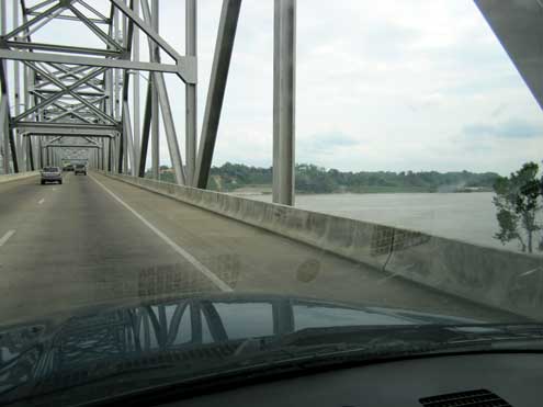 Crossing into Mississippi over the Mississippi River into Natchez