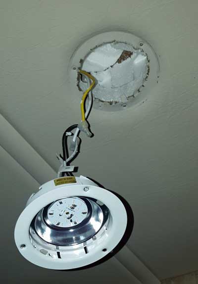 Replace a ceiling lamp