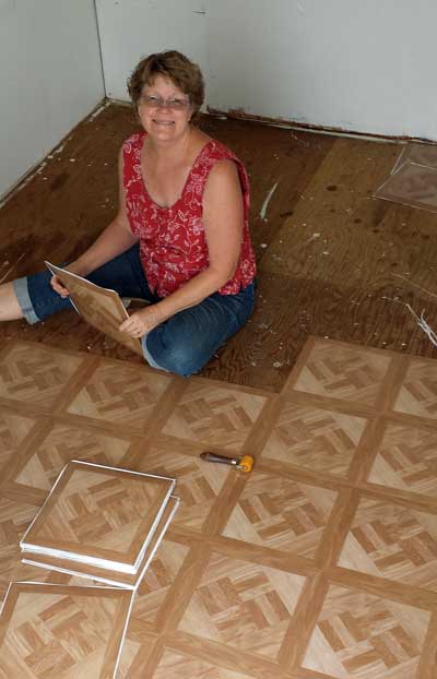 Gwen put down floor tile, Behind: awning moved