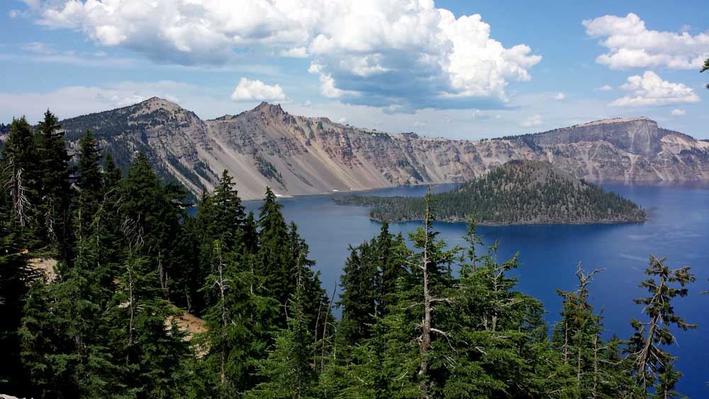 Crater Lake always amazes, behind: panorama from Crater Lake Lodge