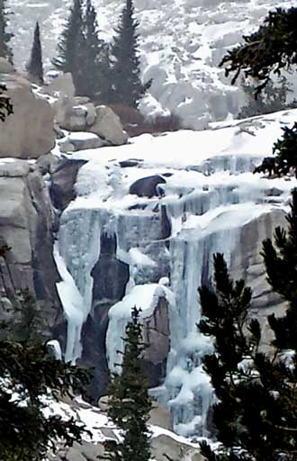 Partially frozen water fall, Behind: My lunch location at Mirror Lake 