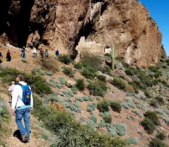 Approaching the Tonto ruins