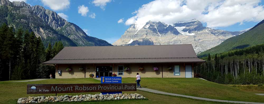 Mt Robson Provincial Park Visitor Center with Mt Robson behind