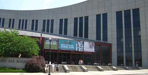 Country Music Hall of Fame; Behind: The new Music Center construction in downtown Nashville