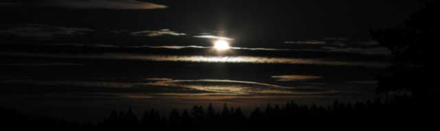 Moon over Hyatt Lake